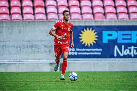 América RN anuncia renovação de contrato do zagueiro Rafael Jansen