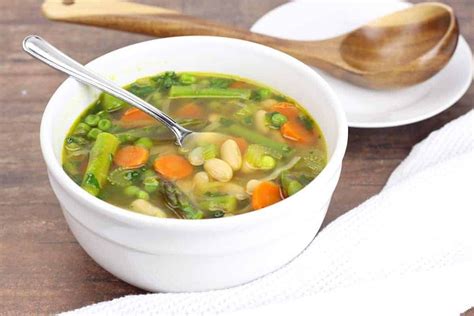 Ce matin je vous propose une délicieuse recette de soupe aux légumes du