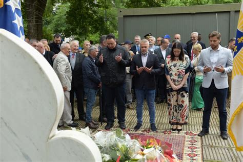 Obilje Ena Godi Njica Postrojavanja Prve Brigade Policije Stari Grad