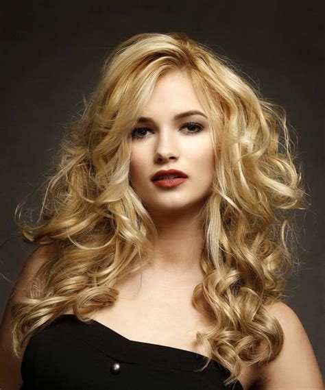 Long Wavy Casual Hairstyle - Blonde Hair Color