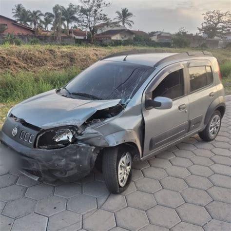 Homem Rouba Mulher Bate Carro Durante Fuga E Morde Pm Ao Ser Preso No