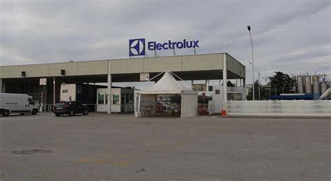 Electrolux Con La Crisi Tornano I Fantasmi Del Passato I Sindacati