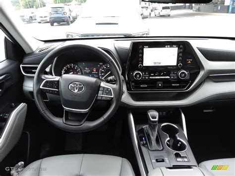 2022 Toyota Highlander XLE Dashboard Photos | GTCarLot.com