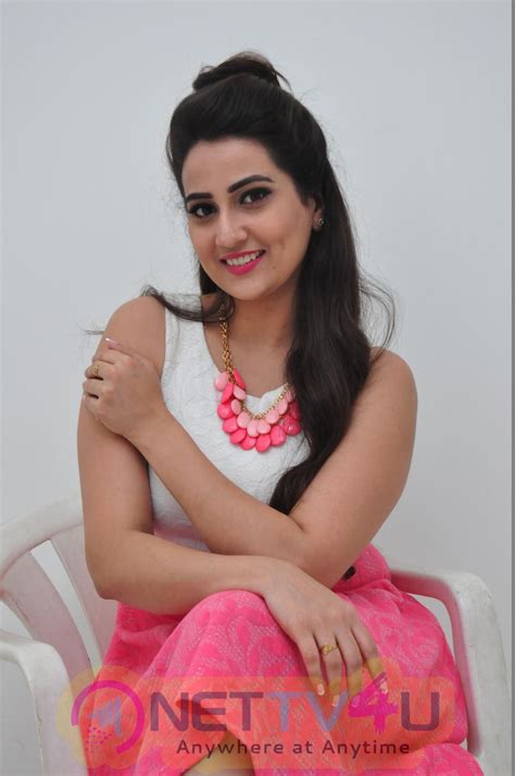 Telugu Anchor Manjusha New Gorgeous Photos Galleries Hd Images