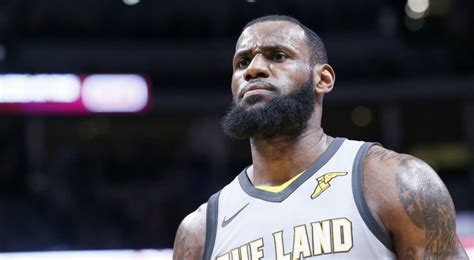 Lebron James Rejoint Les Los Angeles Lakers Pour 154 Millions