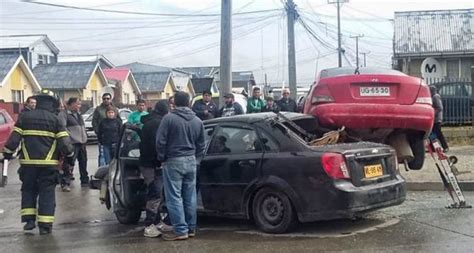 Pta Arenas Conductor Protagoniz Dos Choques Y Se Dio A La Fuga