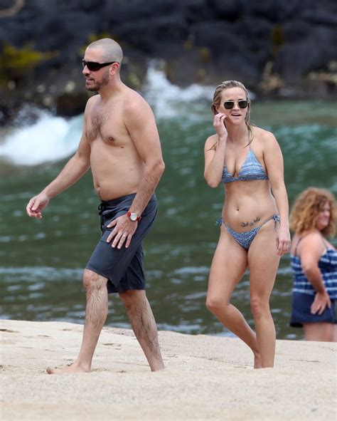 Reese Witherspoon On The Beach On Hawaii August 14 Reese Witherspoon Photo 24597754 Fanpop