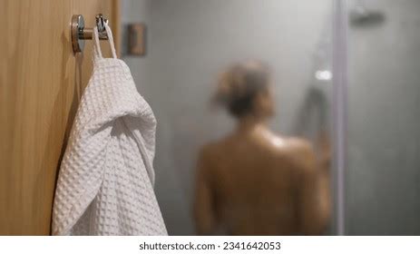8,123 Silhouette Woman Shower Royalty-Free Images, Stock Photos
