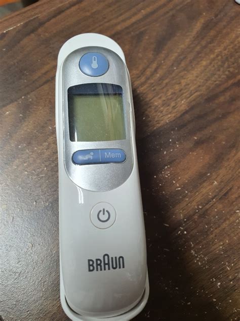 BRAUN EAR THERMOMETER, Health & Nutrition, Thermometers on Carousell