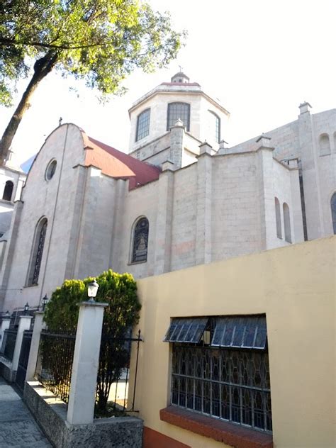 Iglesia de Nuestra Señora de Covadonga Av Paseo de las Palmas 406