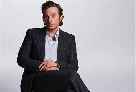 How Tall Is Jeremy Allen White