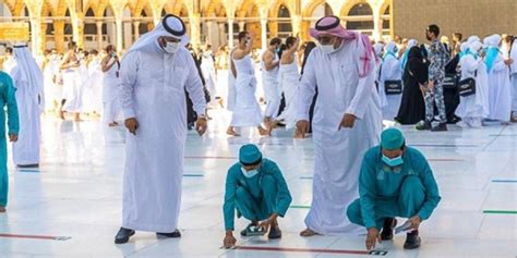 Stiker Tanda Jaga Jarak Kembali Dipasang Di Masjidil Haram Dan Masjid