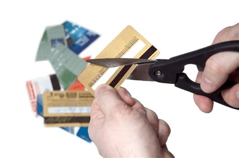 20090720 Image Cutting Up Credit Cards Istock000003294659medium Gdoe