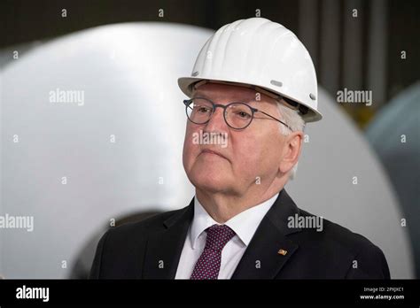 Bundespräsident Frank-Walter STEINMEIER mit Helm, Besuch des ...