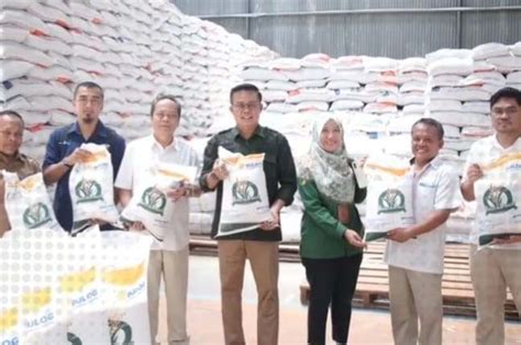 Beras CPP Segera Disalurkan Kadis Ketapang Cek Kualitas Dan Stok Di