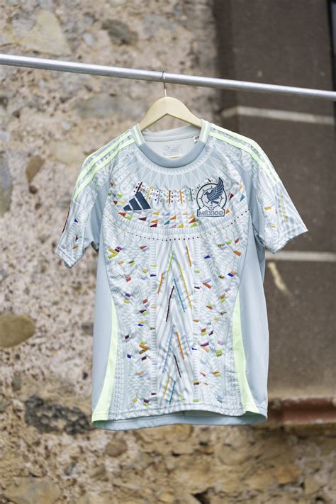 Adidas Y Someone Somewhere Se Unen Para Intervenir La Piel De La