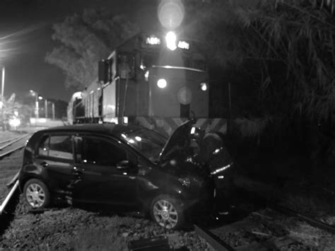 Una Formaci N Del Tren Roca Arroll A Un Auto En Lomas