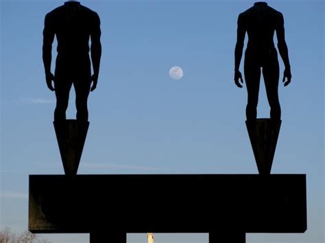 Almost Full Moon Btwn Olympic Statues La Memorial Colise… Flickr