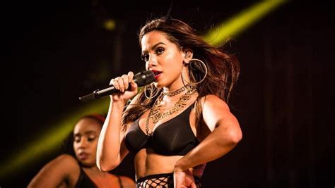 Anitta Se Pronuncia Ap S Ser Acusada De Pl Gio Em Nova M Sica Curta