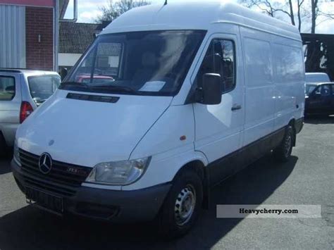 Mercedes Benz Sprinter 313 Cdi 2000 Box Type Delivery Van High Photo