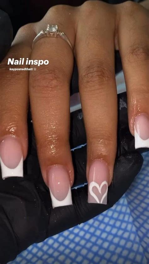 Ein Leitfaden für neutrale Nagelfarben French tip acrylic nails Long