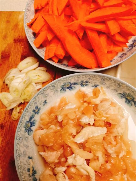 胡萝卜炒鸡片怎么做 胡萝卜炒鸡片的做法 豆果美食