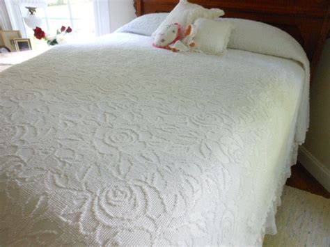 Free Shipping Vintage Heavyweight Snow White Roses Hobnail Chenille ...