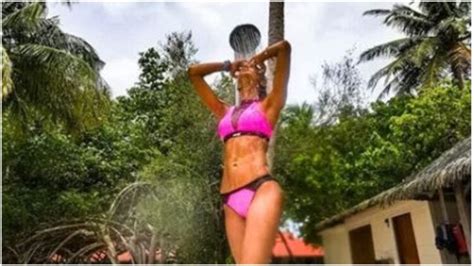 Hot Sexy Erica Fernandes Bikini Pics