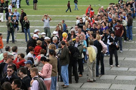 Za Czym Kolejka Ta Stoi Warszawa Nasze Miasto