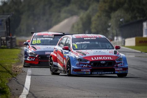 Hyundai Motorsport Claque La Porte Du Fia Wtcr