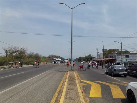 Se Cumplen 96 Horas De Bloqueo En La Carretera Transistmica El