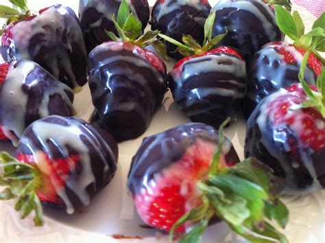 Easy Dark Chocolate Covered Strawberries Recipe Gastrofork Vancouver Food And Travel Blog