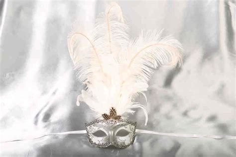 Struzzo Lux Silver Trim Masquerade Mask With Tall Feathers