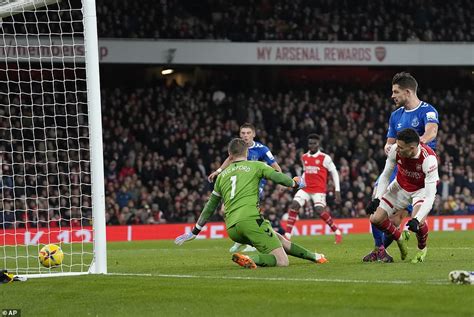 Arsenal 4 0 Everton Rampant Gunners Go Five Points Clear Of City With