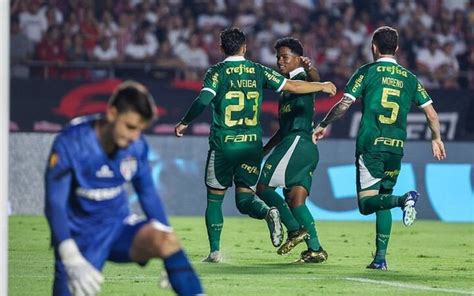 Veiga iguala Dudu na artilharia do Palmeiras no século