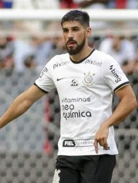 Jogador do Corinthians pede R 10 mi de luvas e salário alto para renovar