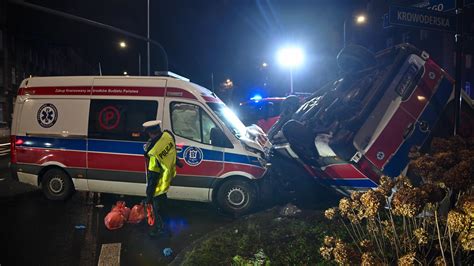 Gro Ny Wypadek W Centrum Krakowa Zderzy Y Si Karetki Pogotowia Obie