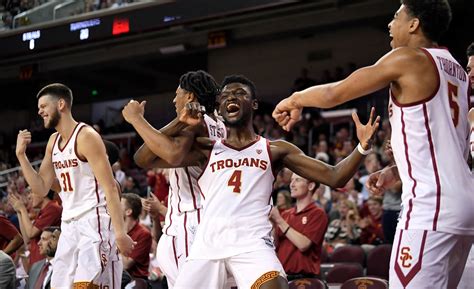 Team Meeting Sparks Usc Basketballs Defensive And Season Turnaround