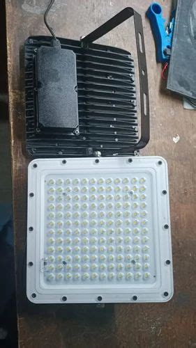 60 Dgree Aluminium Casting 200 Watt AC Flood Light IP Rating Ip 66