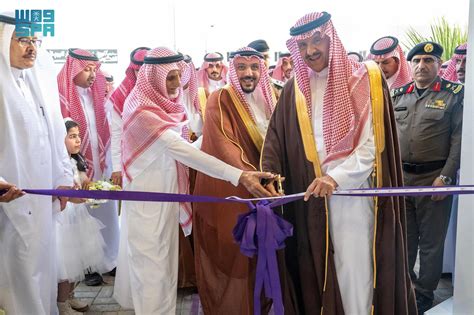 اجتماعي سمو الأمير سلطان بن سلمان وأمير منطقة القصيم يطلعان على