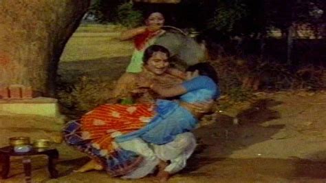 Sobhan Babu And Jayasudha Naughty Scene Telugu Movie Scenes Tfc