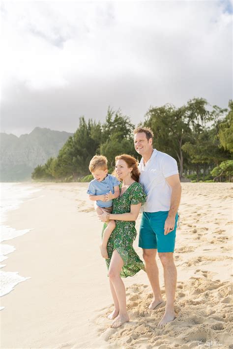 Our Tropical Memories - Roberts' Oahu Family Portraits