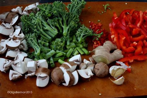 Mango & Tomato: Soba Noodles with Vegetables and Tofu: Perfect Meatless Monday Recipe