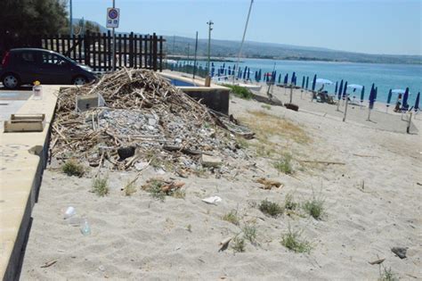 Discariche Vista Mare Viaggio Fra Le Spiagge Calabresi Il Degrado Da