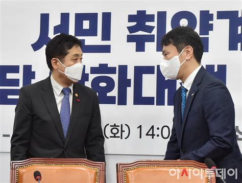 포토 서민 취약계층 금융부담 완화대책 당정 참석하는 김주현 금융위원장과 이복현 금감원장 아시아투데이