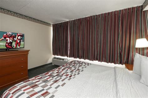 Red Roof Inn & Suites Newark - University in Newark | Best Rates ...