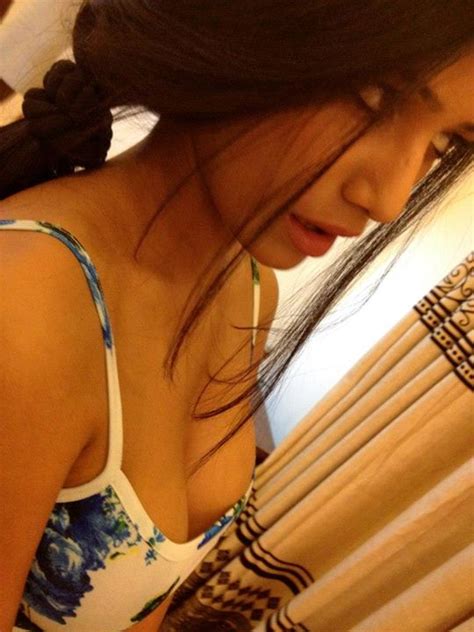 Poonam Pandeys Sexiest Twitter Photos