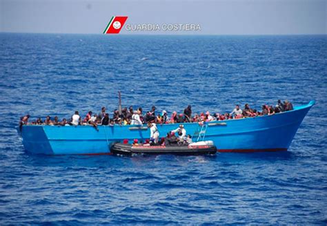 Richiesta Aiuto Da Barcone Soccorsi Migranti A Crotone Il Lametino It