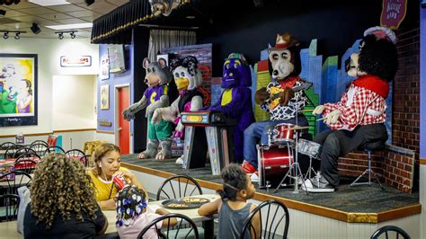Chuck E. Cheese is breaking up animatronic band