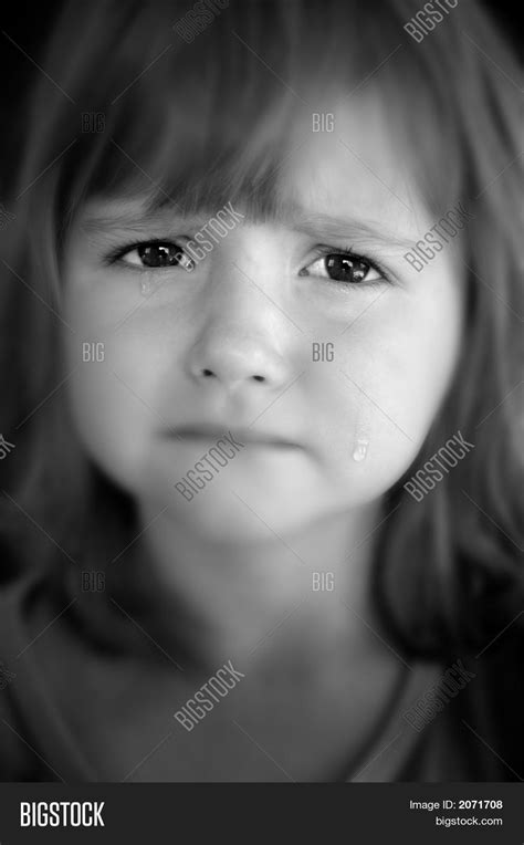 Little Girl Crying Image & Photo (Free Trial) | Bigstock